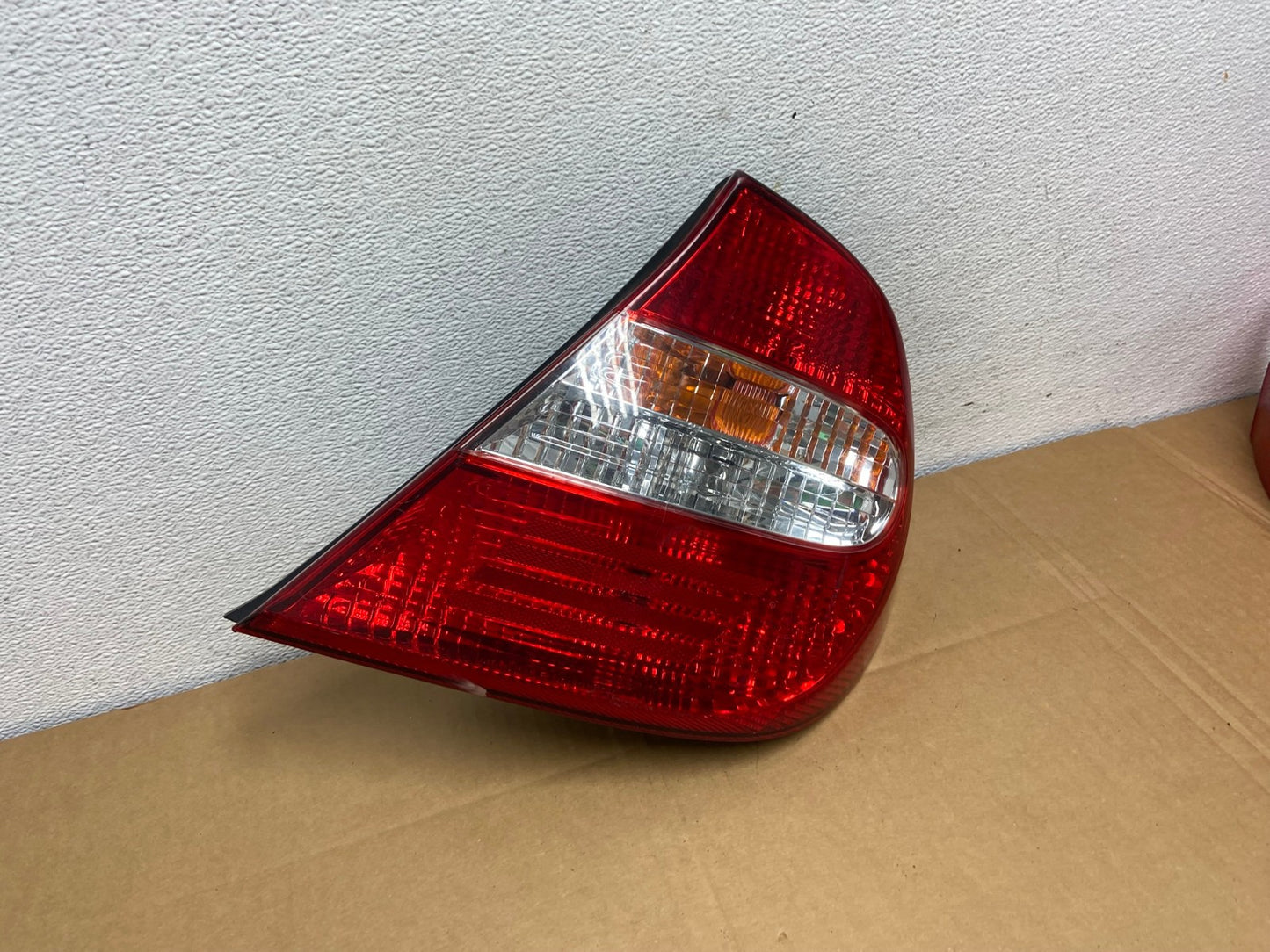 2002 2003 2004 Toyota Camry Tail Light Right Passenger Rh Side AC7439 LK2