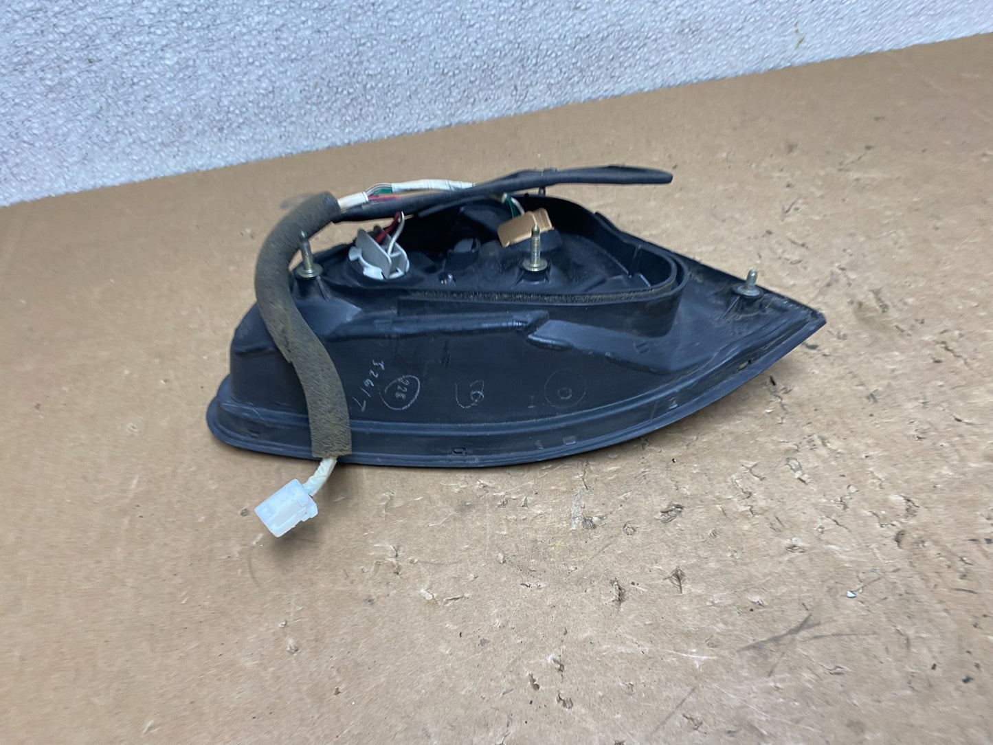 2000-2003 Lexus RX300 Right Passenger Side Rear Inner Tail Light Oem V5673 DW4