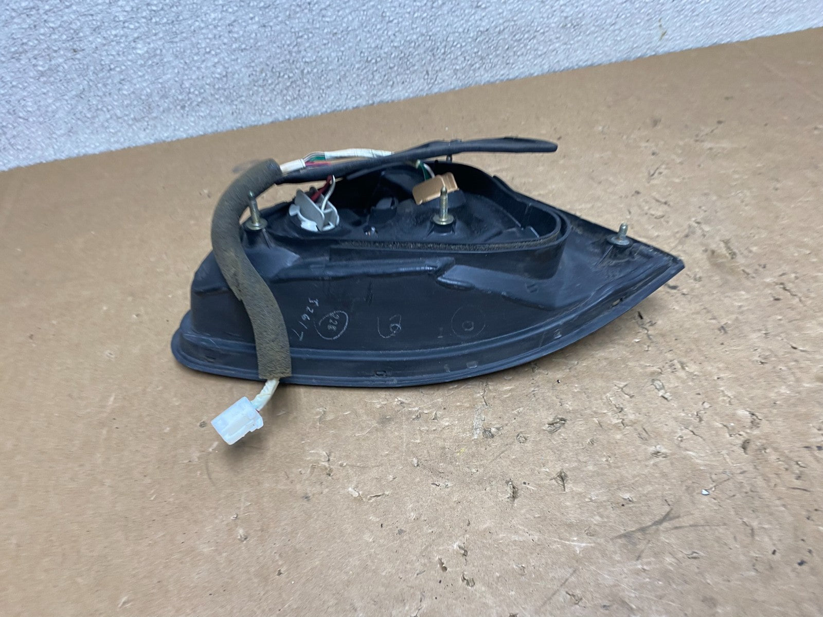 2000-2003 Lexus RX300 Right Passenger Side Rear Inner Tail Light Oem V5673 DW4