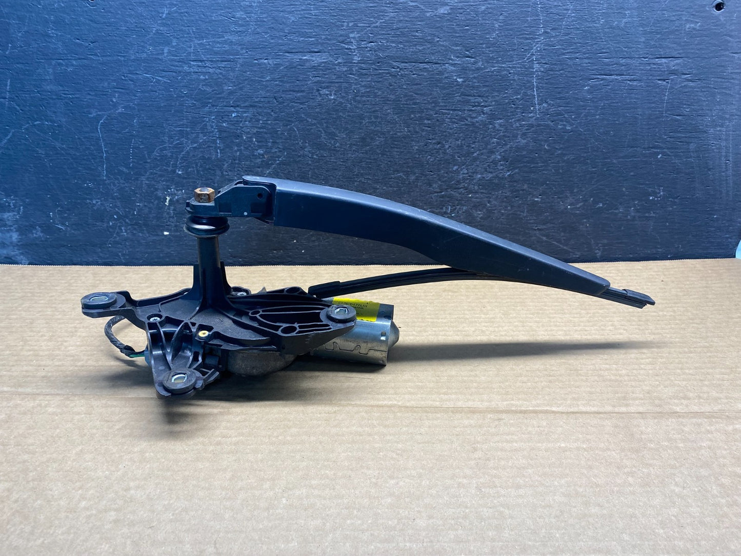 2013 to 2019 Ford Escape Rear Windshield Wiper Motor af6720 DG1