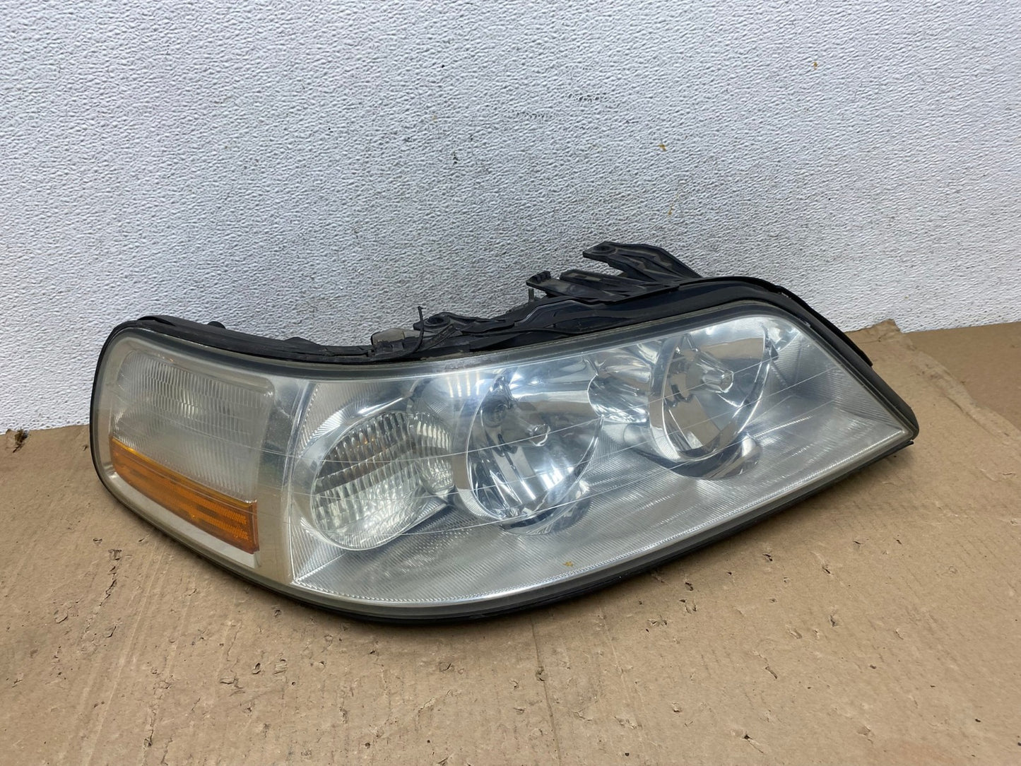 2005 to 2011 Lincoln Town Car Right Passenger Rh Side Headlight AE9282 LK0