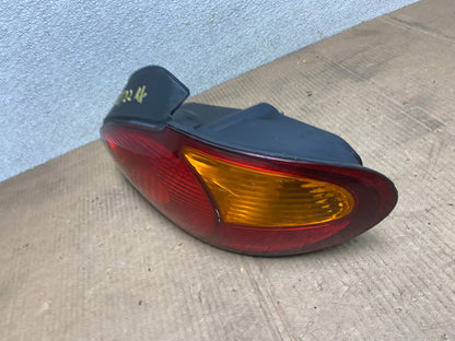1999 2000 Hyundai Elantra Sedan Right Passenger RH Tail Light OEM AA6538 DW1