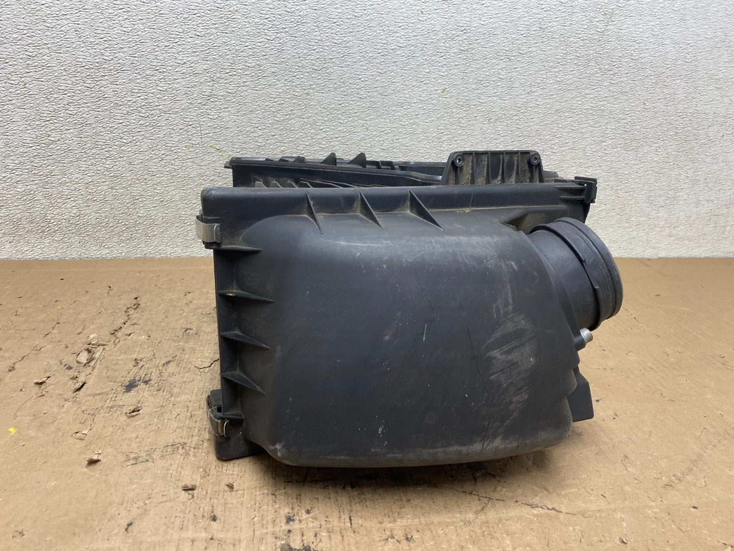 2006 to 2008 BMW 7 E65 E66 750Li 750i Left Side Air Cleaner Intake Box S1794 DG3