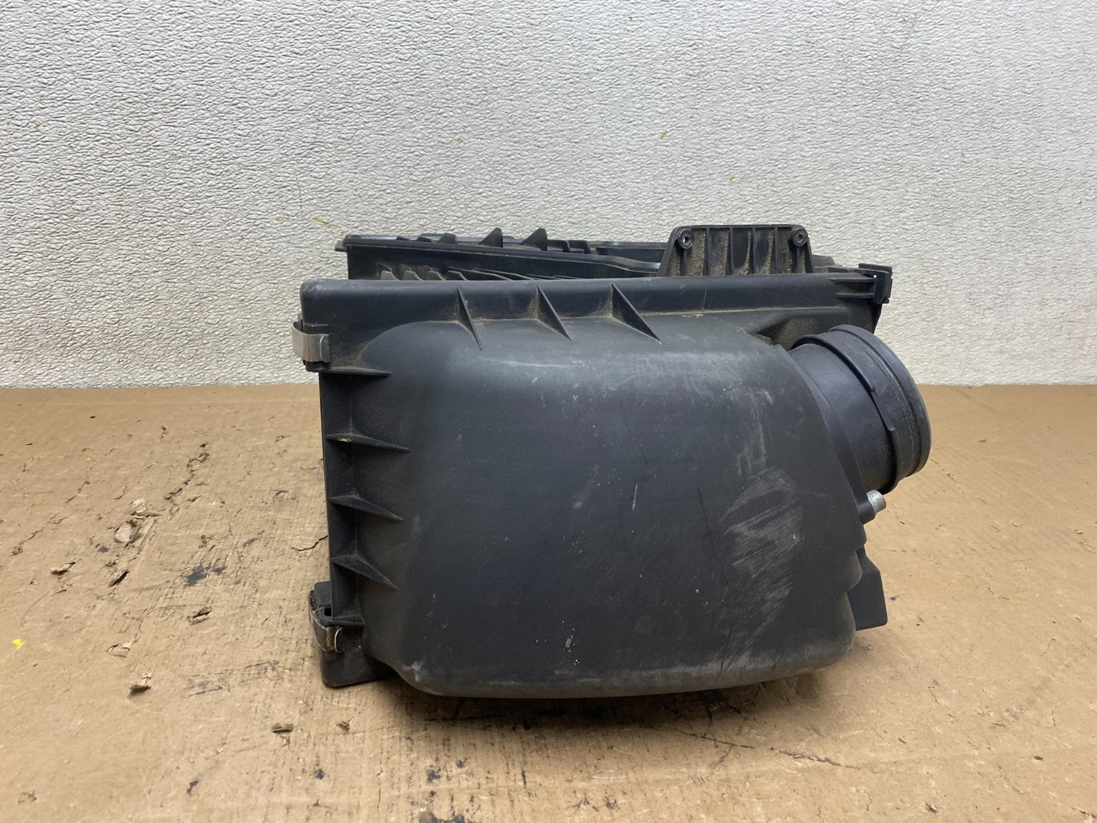 2006 to 2008 BMW 7 E65 E66 750Li 750i Left Side Air Cleaner Intake Box S1794 DG3