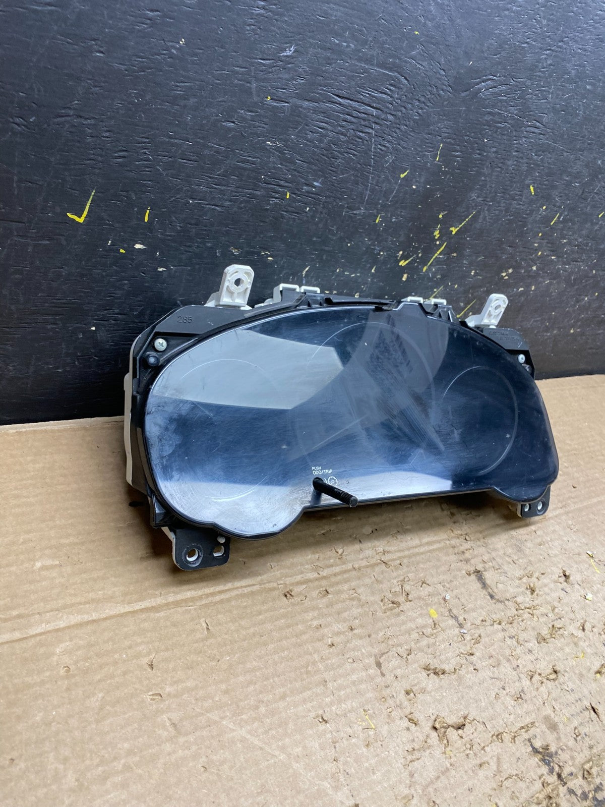2006 Toyota Sienna Speedometer Cluster Gauge OEM X1388 DG2