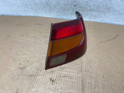 2000-2002 Saturn SL S-Series Right Passenger RH Side Tail Light AI7013 LK2