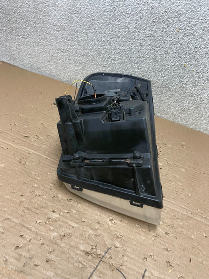 2002 to 2009 Gmc Envoy Right Passenger RH Side Headlight Halogen AB1597 DW9