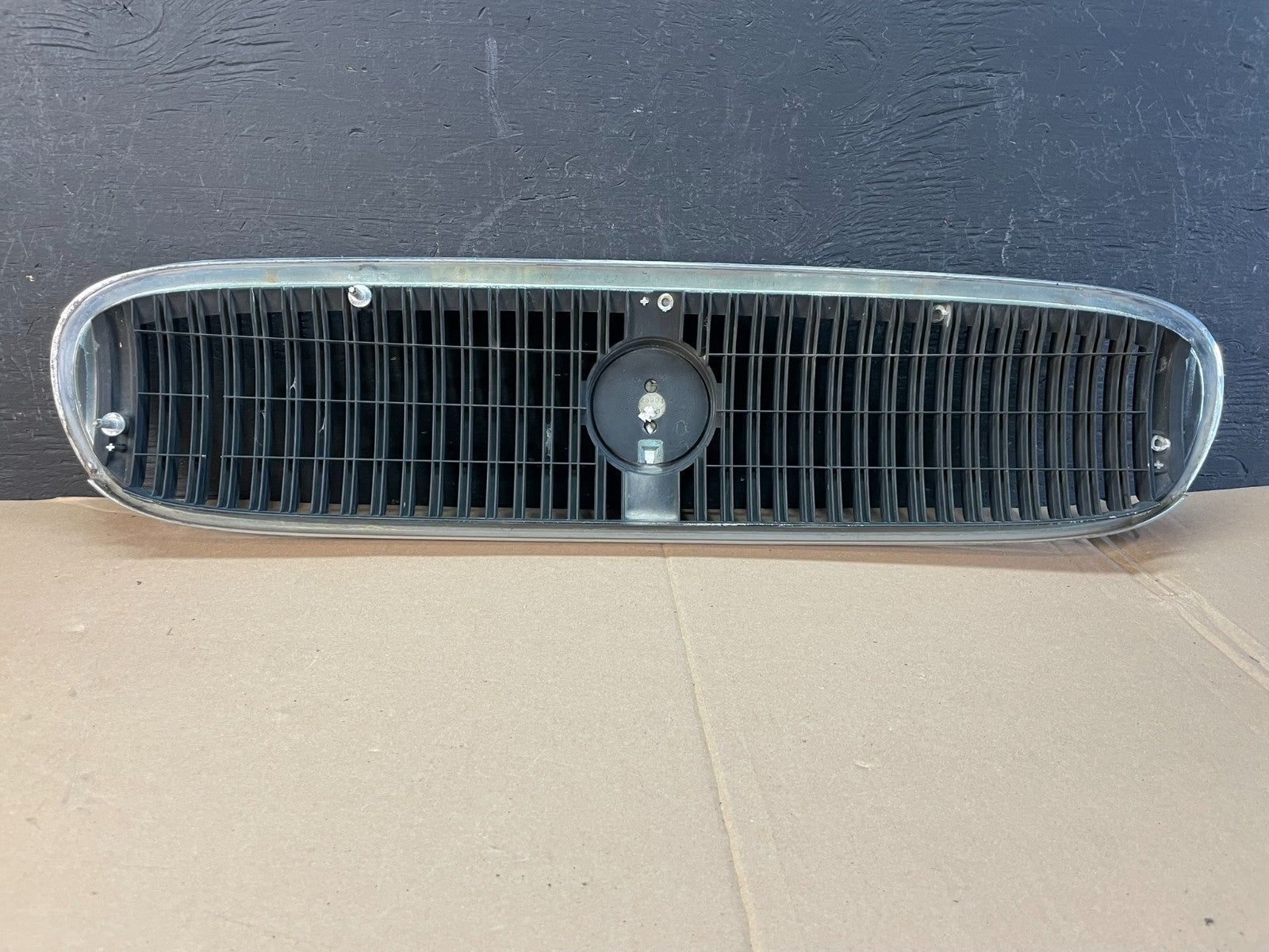 2000 to 2005 Buick Lesabre Front Chrome Upper Grill Grille AD83163