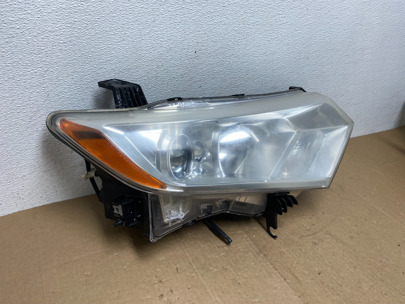 2012 to 2017 Nissan Quest Right Passenger RH Headlight Halogen AC5743 DW2