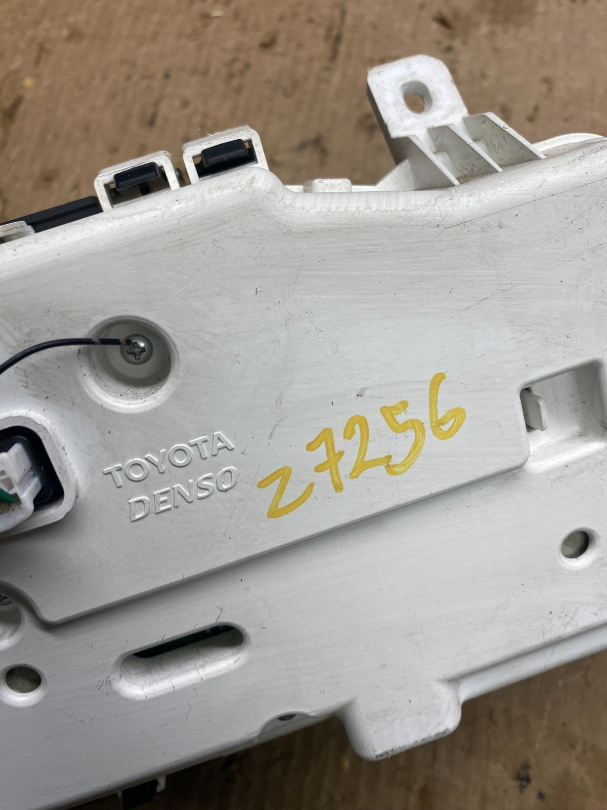 2006 Toyota Sienna Speedometer Cluster Gauge OEM Z7256 DG6