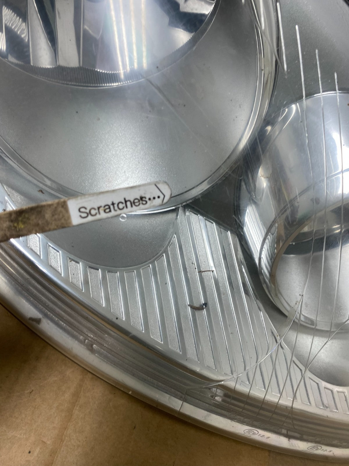2005 to 2010 Volkswagen Jetta Left+Right Side Headlights Halogen AE3256 DW4