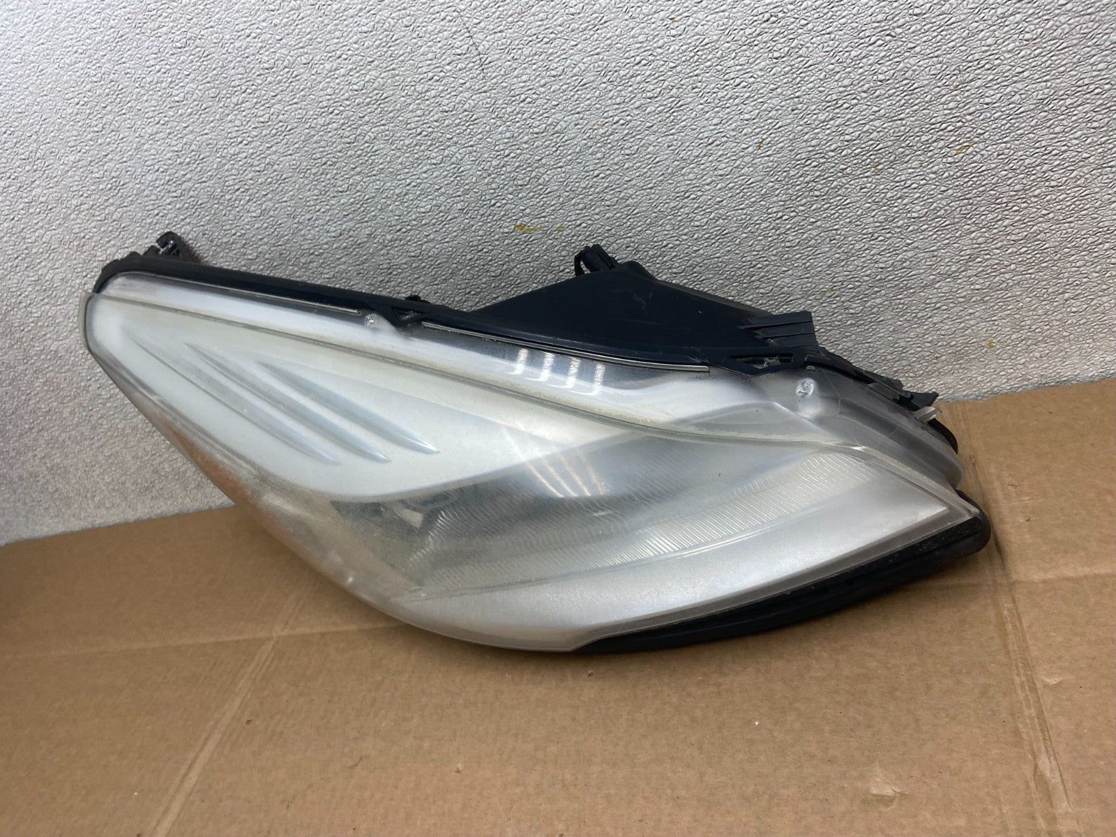 2013 - 2016 Ford Escape Headlight Right Passenger RH Side Halogen Y8372 DW1