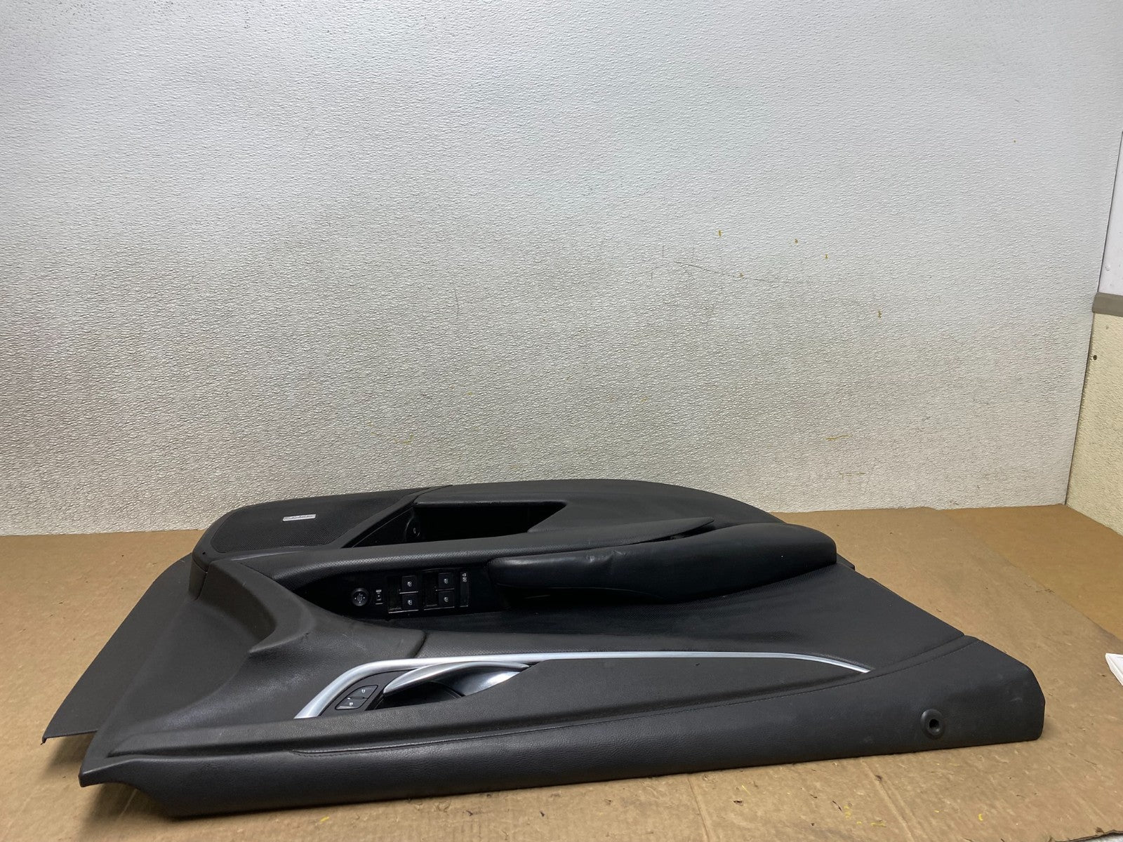 2013 to 2016 Cadillac XTS Left Driver LH Side Front Door Panel Cover w9208 DG5
