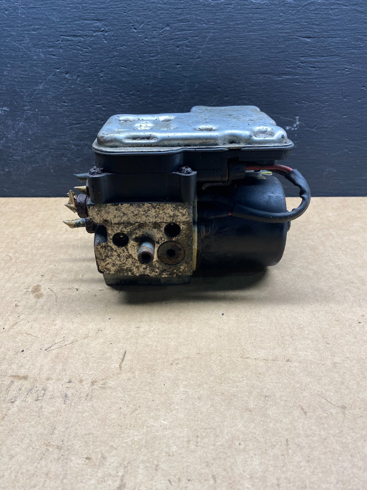 2000-2005 Chevrolet Astro GMC Safari ABS Pump Anti Lock Module AC7015 DG2