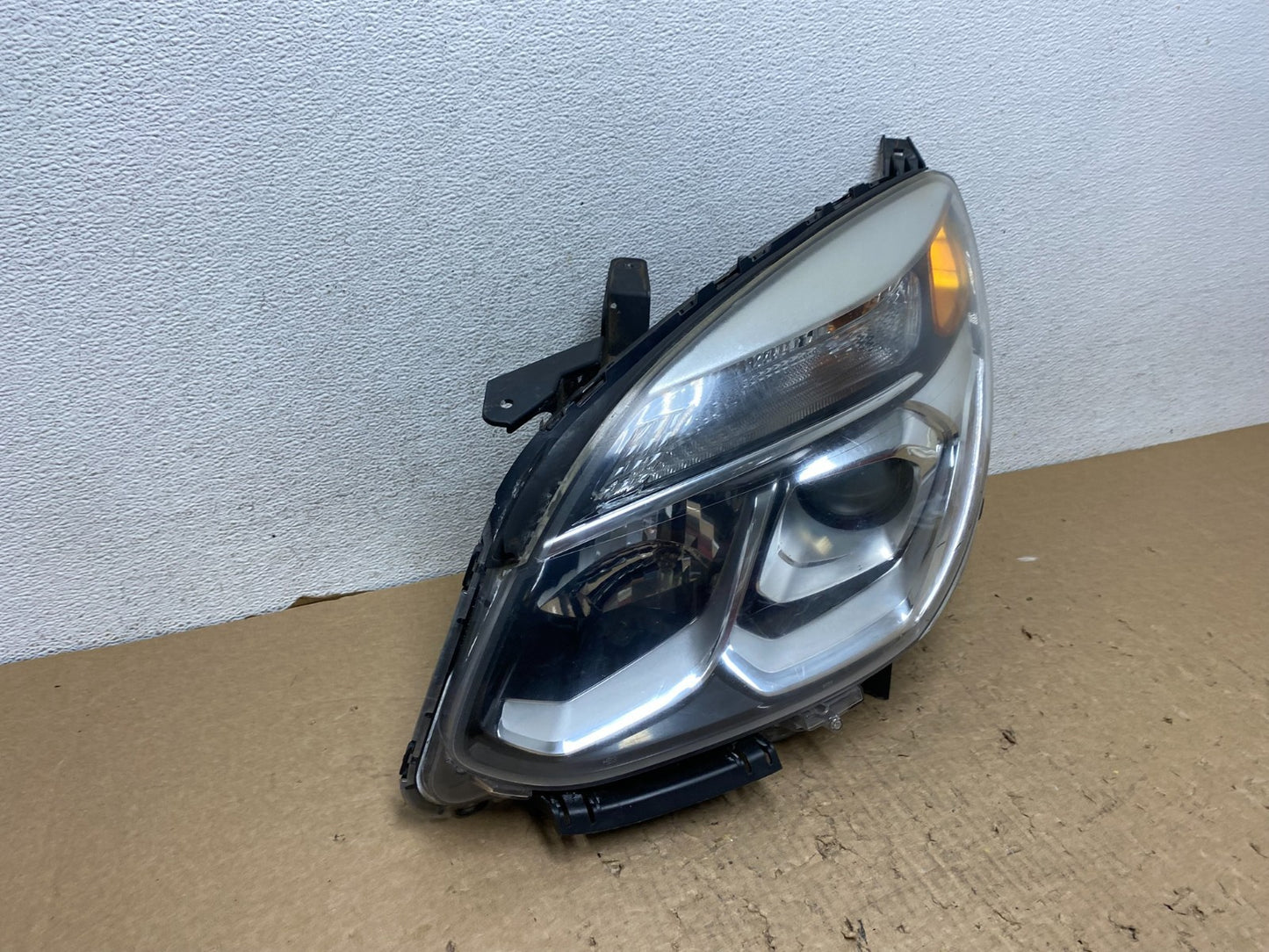 2016-2018 Chevrolet Equinox Left Driver LH Halogen Headlight AF8212 DW2