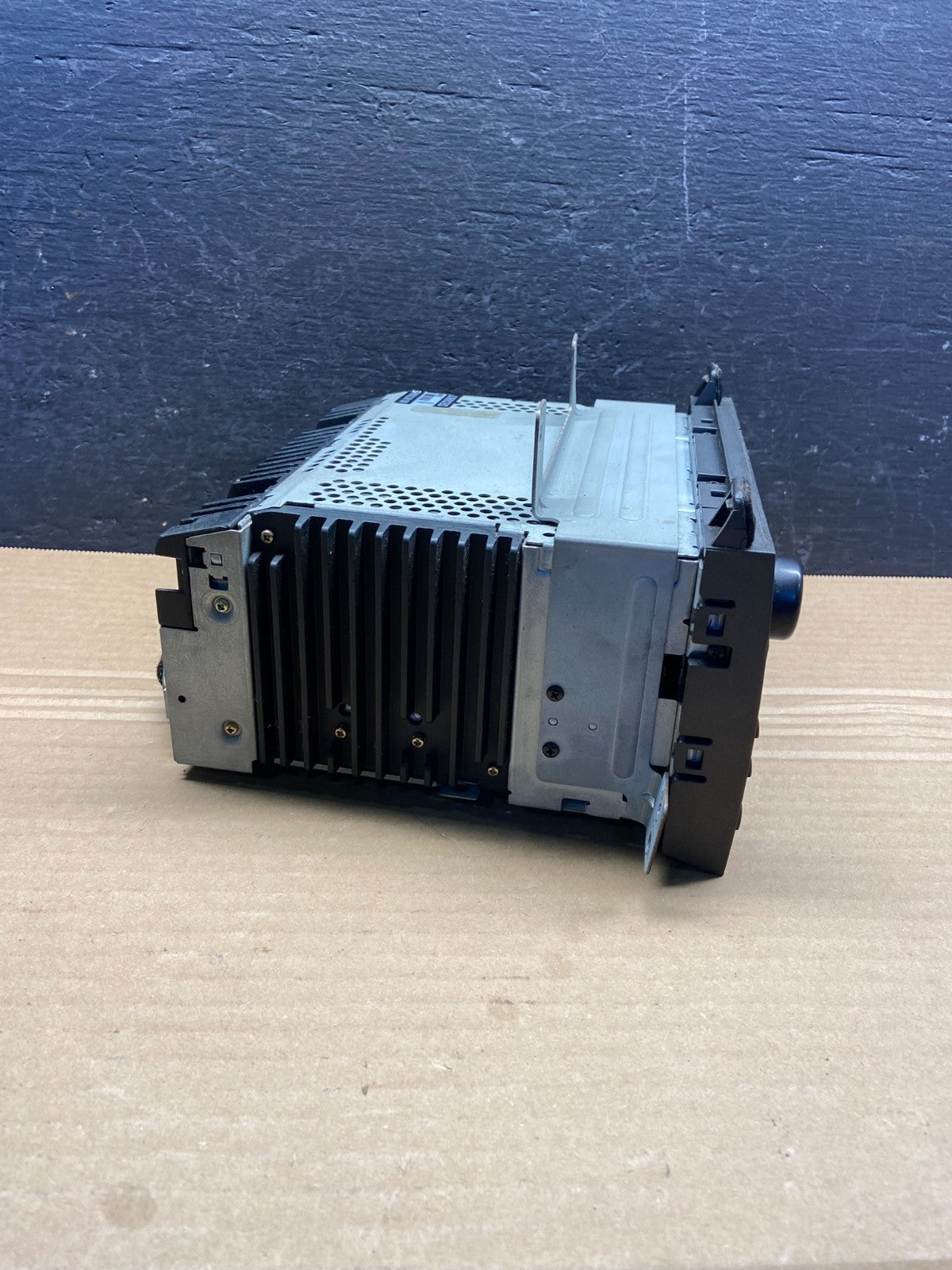 2003 - 2010 Lincoln Town Car AM/FM Radio CD Player AE4703 DG2
