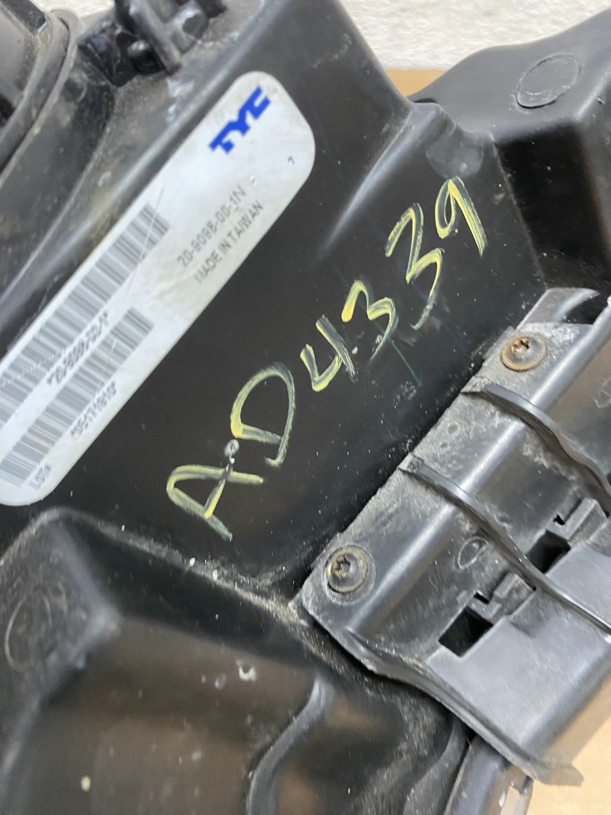 2010-2015 Chevrolet Equinox Halogen Projector Headlight Left Driver TYC AD43398
