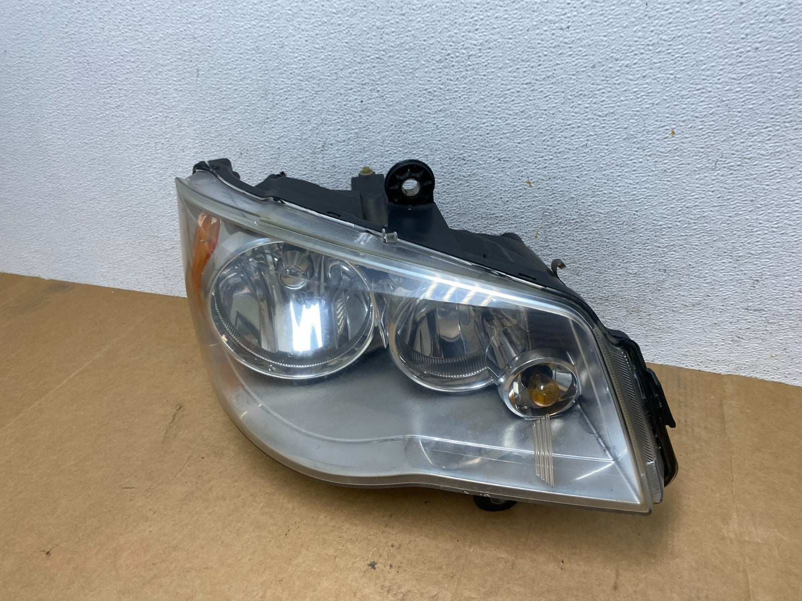 2011 to 2016 Chrysler Town and Country Right Passenger Headlight AE2941 DW1
