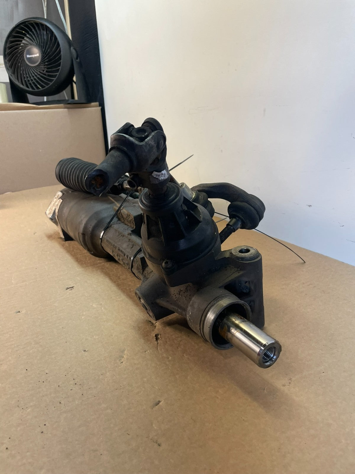 2013-2016 Audi A4 S4 Power Steering Gear Rack Pinion AG98331
