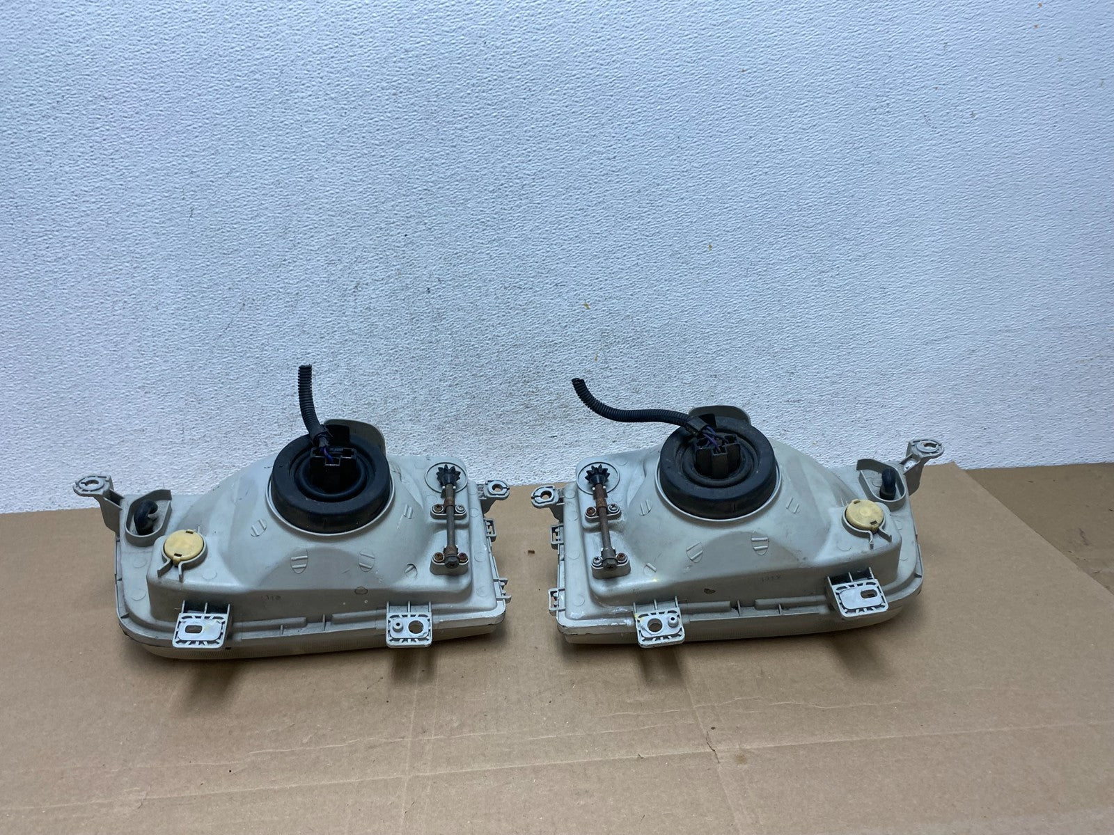 1998 to 2002 Kia Sportage Left+Right Halogen Headlights AE4855 DW5