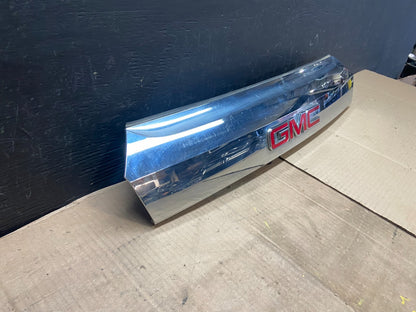 2011-2015 GMC Terrain Tailgate Chrome Finish Molding with Camera Oem E33142
