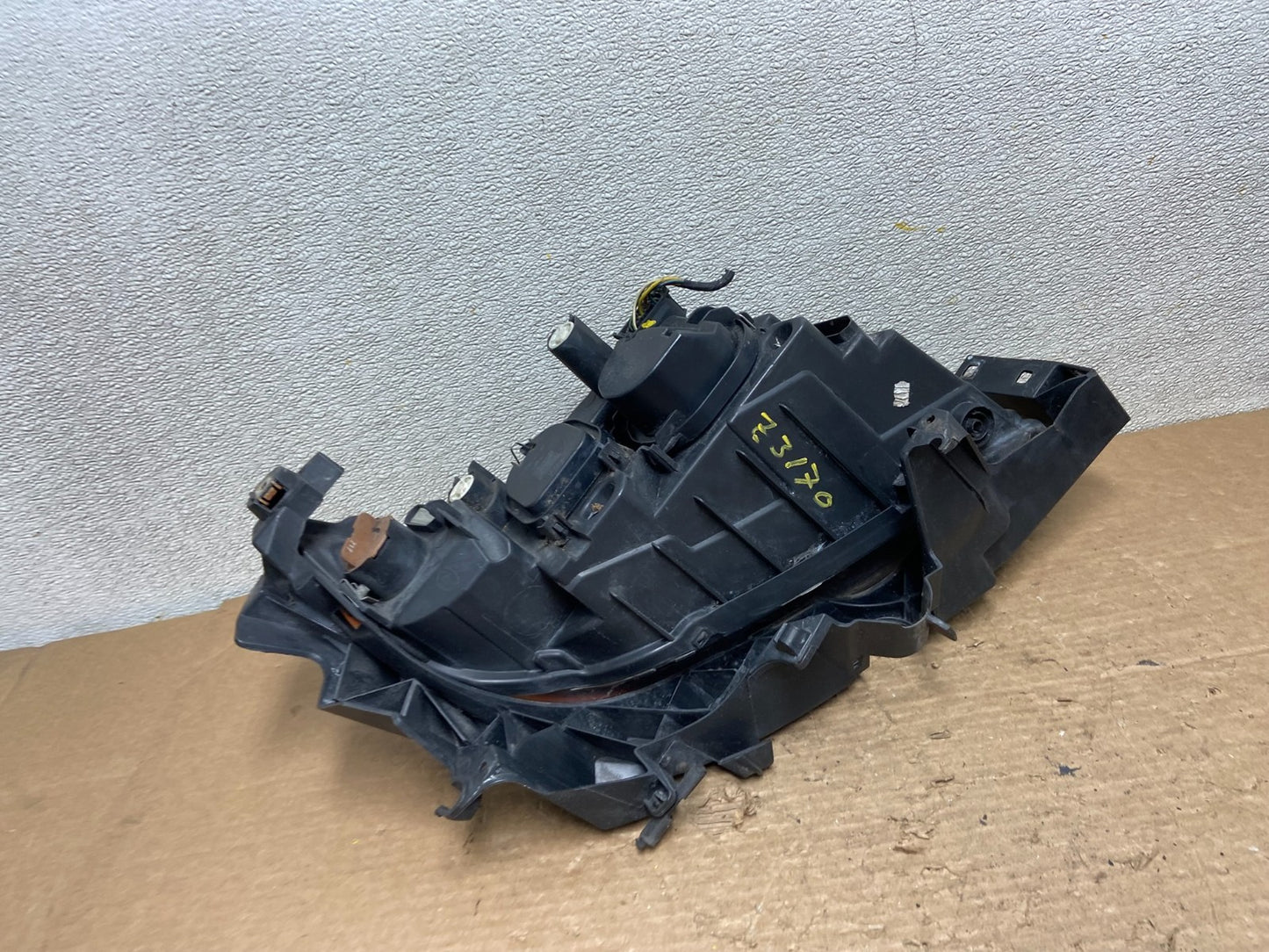 Halogen 2006 to 2008 BMW 3 Series Headlight Left Driver LH Oem Z3170 DW9