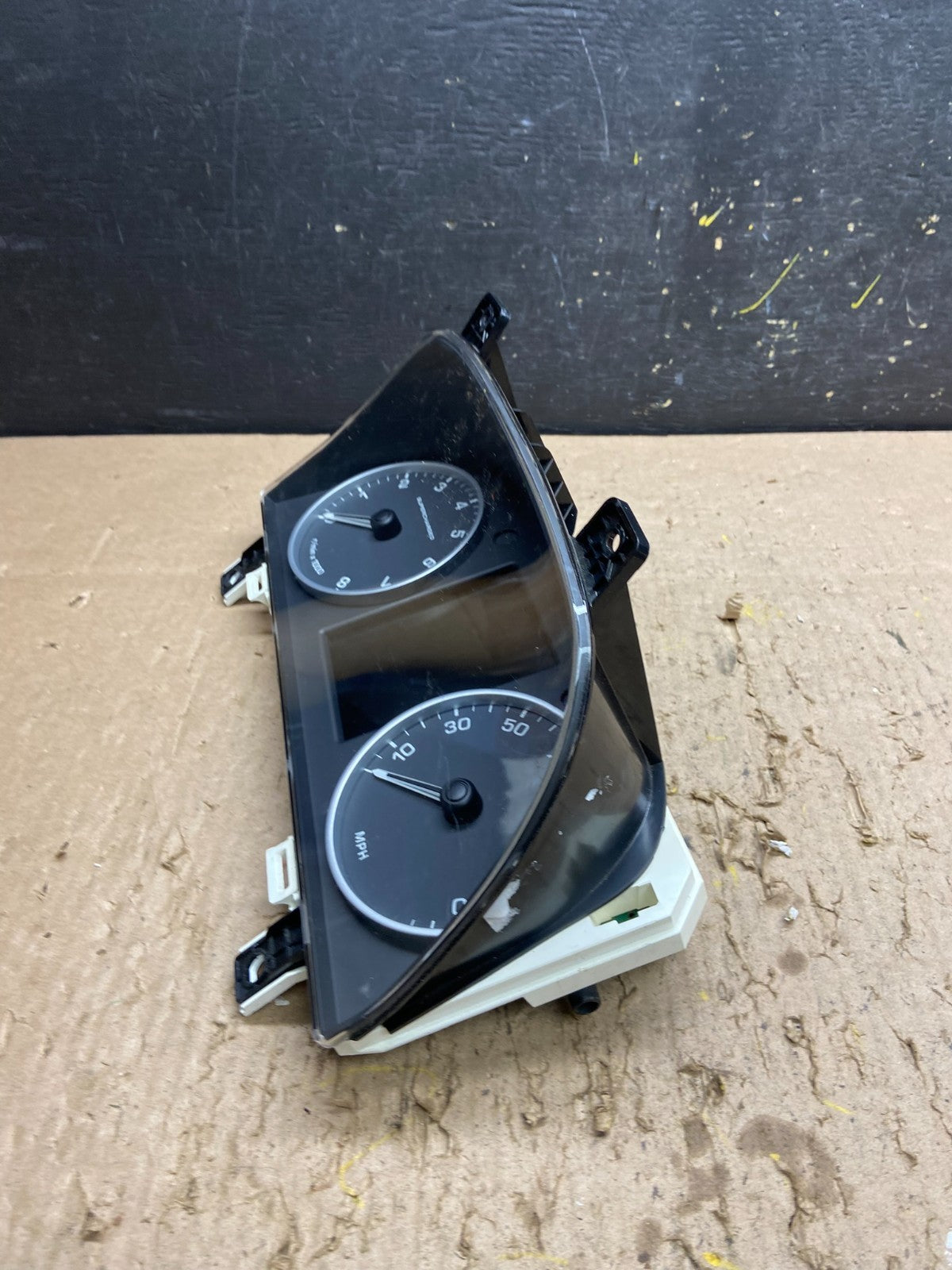 2010 2013  Land Rover Range Rover Sport Speedometer Cluster Gauge Oem t8411  DG2