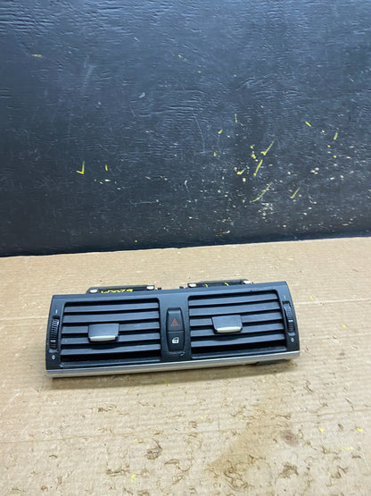 2007 to 2013 BMW X5 X6 Center Console Dash Air Vent OEM W3329 DG0