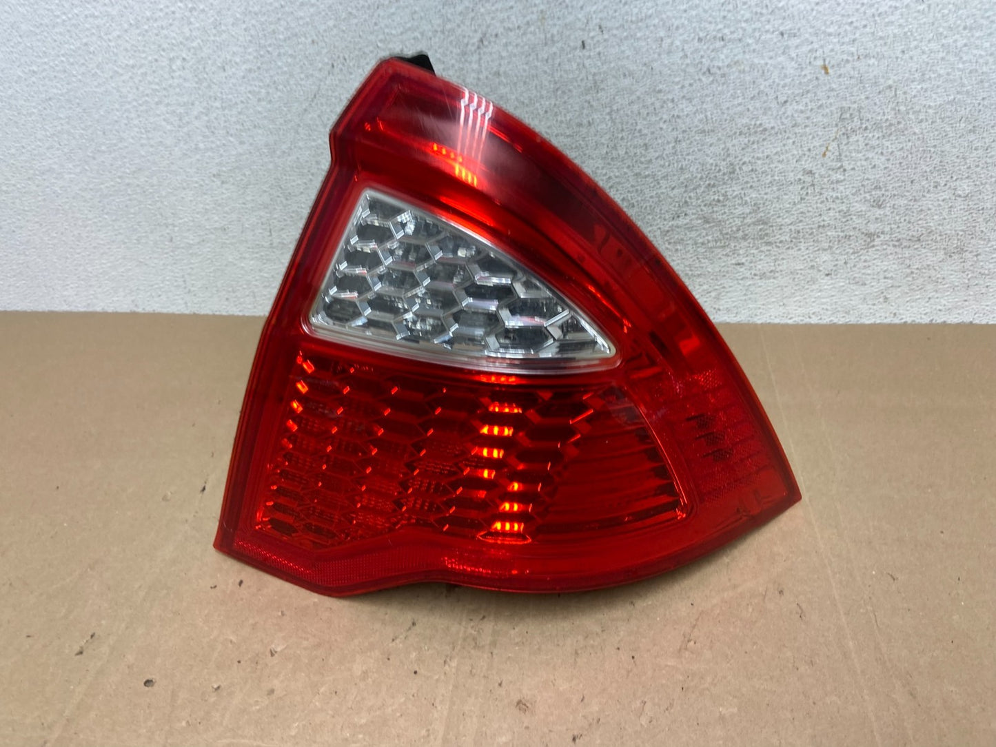 2010 2011 2012 Ford Fusion Right Passenger Side Tail Light AE5958 DW0