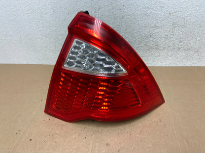 2010 2011 2012 Ford Fusion Right Passenger Side Tail Light AE5958 DW0