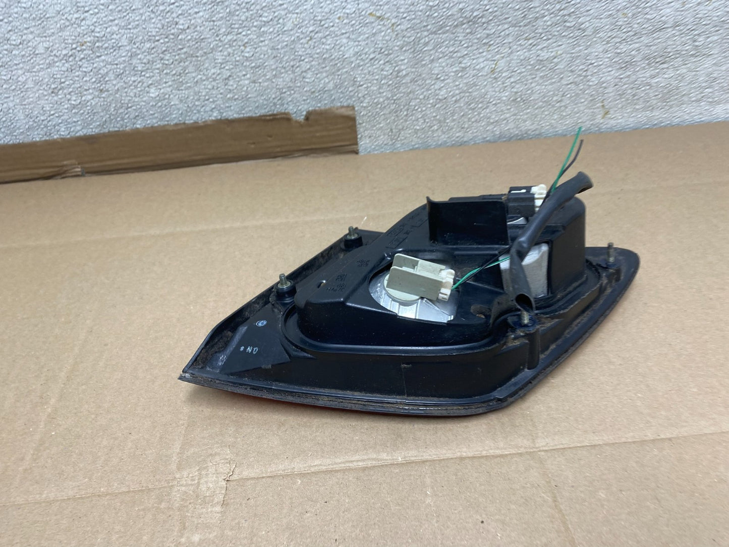 2000-2001 Infiniti i30 Left Driver Lh Side Tail Light Inner U6531 DW4