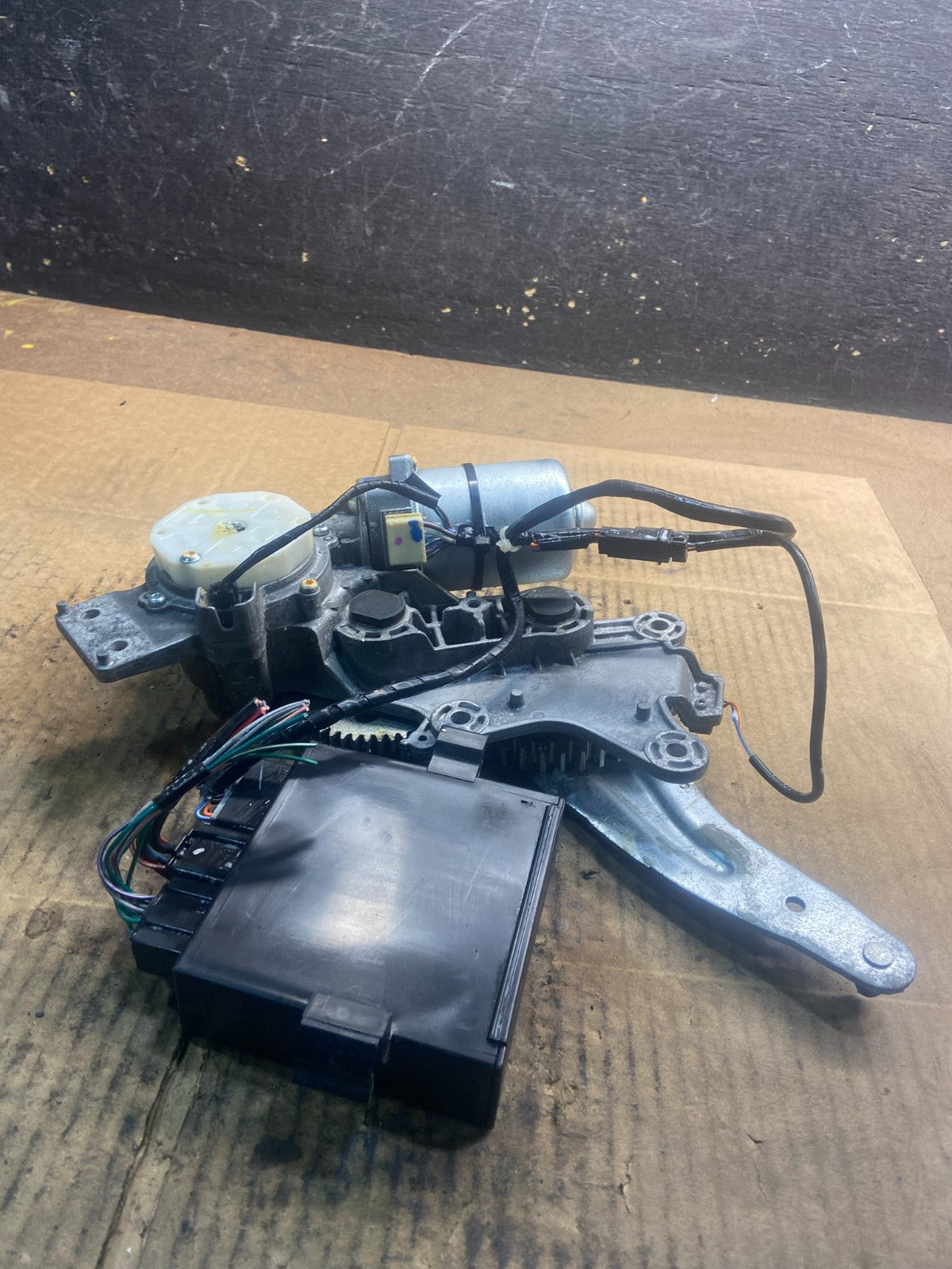 2009 2014 Buick Chevrolet GMC Liftgate Door Module Motor y4376  DG1