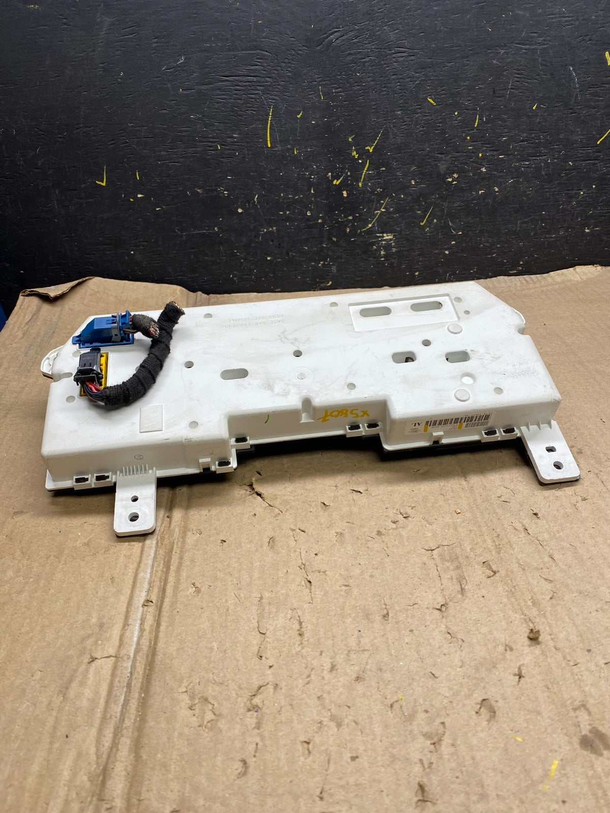 2005 to 2006  Lincoln Navigator Speedometer Gauge Cluster x5807 DG6