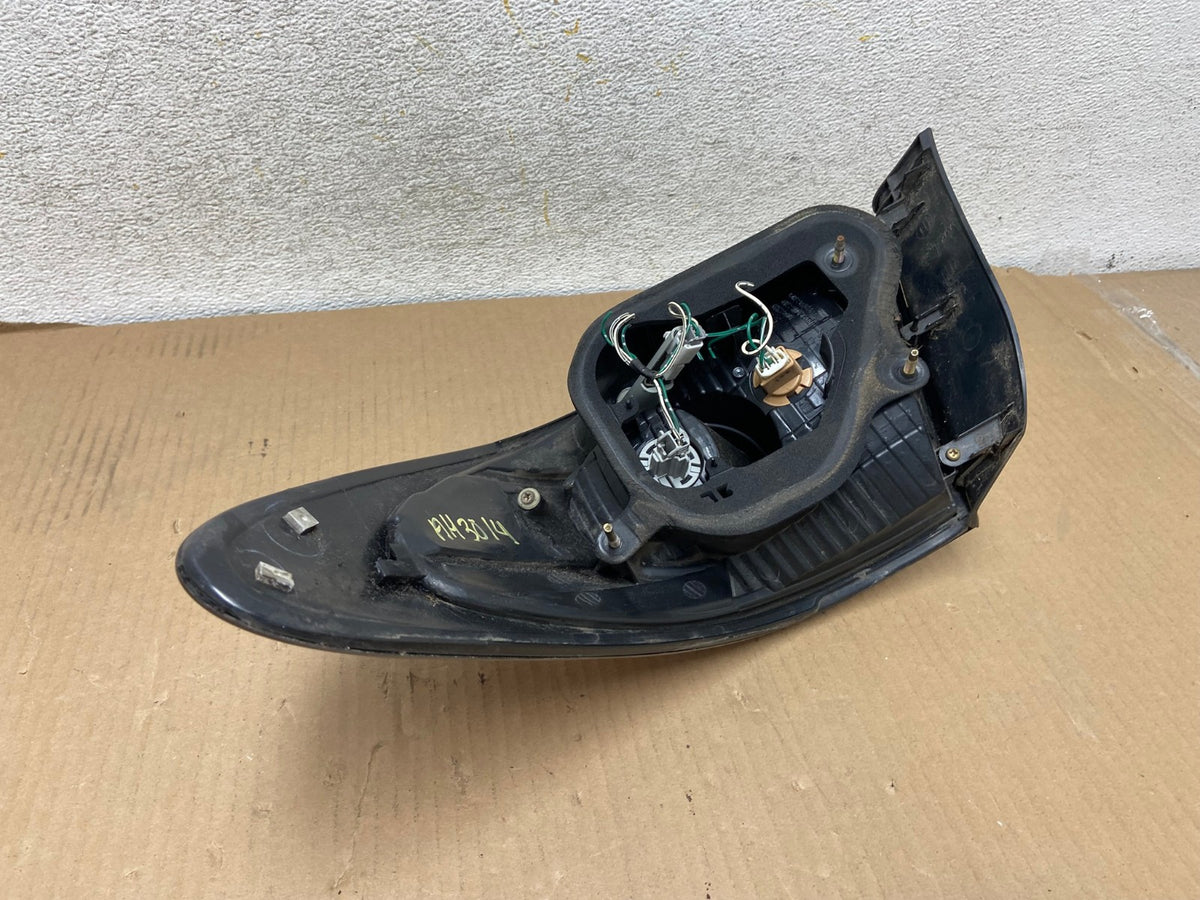 2002 to 2004 Lexus ES300 ES330 Left Driver Side Tail Light AH30147