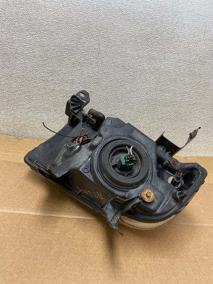 2005 - 2007 Ford Freestyle Left Driver LH Side Halogen Headlight AB2558 DW7