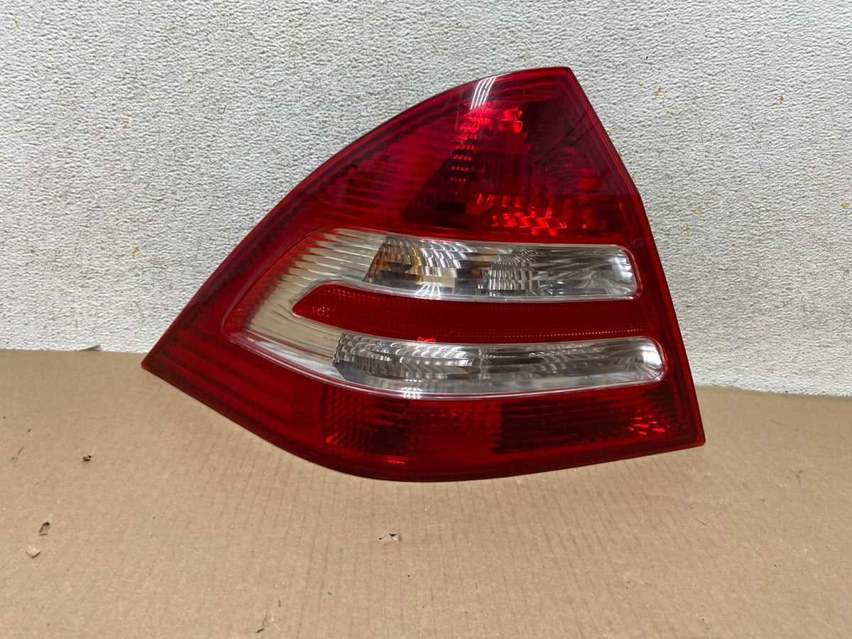 2005-2007 Mercedes-Benz C230 C240 W203 C-Class Left Driver Tail Light AH4359 LK0
