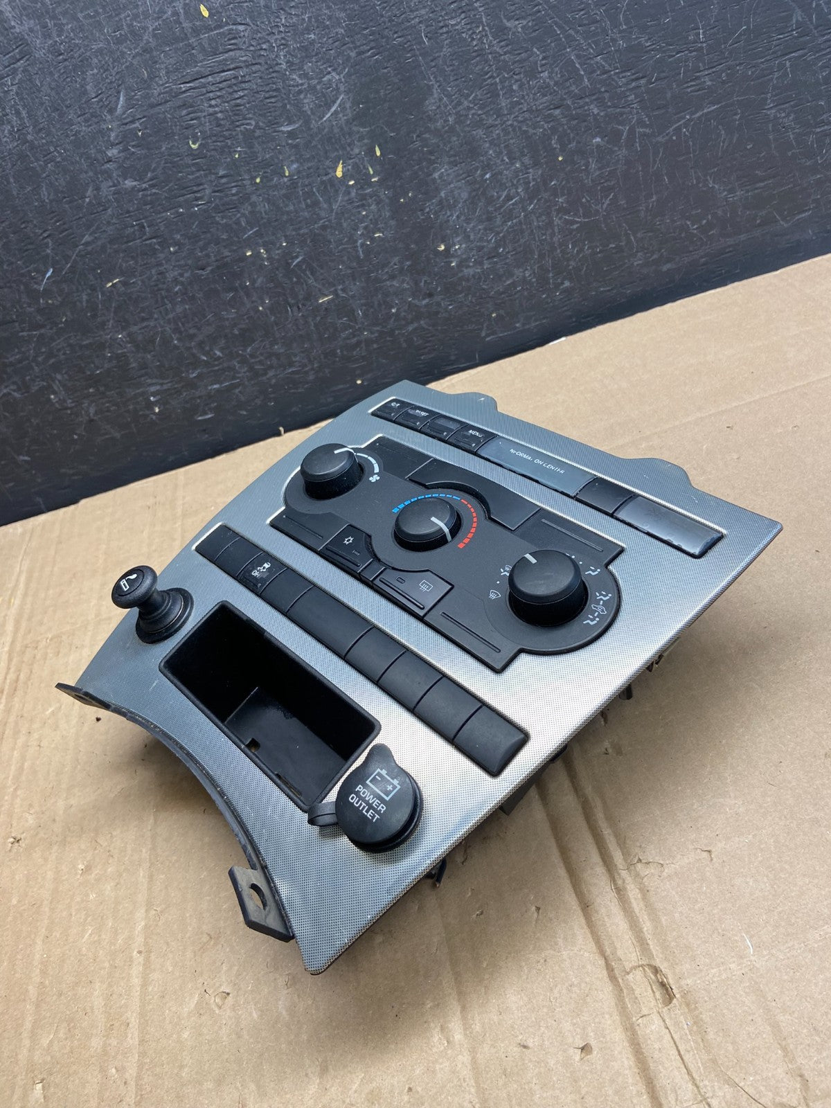 2005 2006 2007 Jeep Commander Grand Cherokee A/C Climate Control Bezel AD7111 DG3