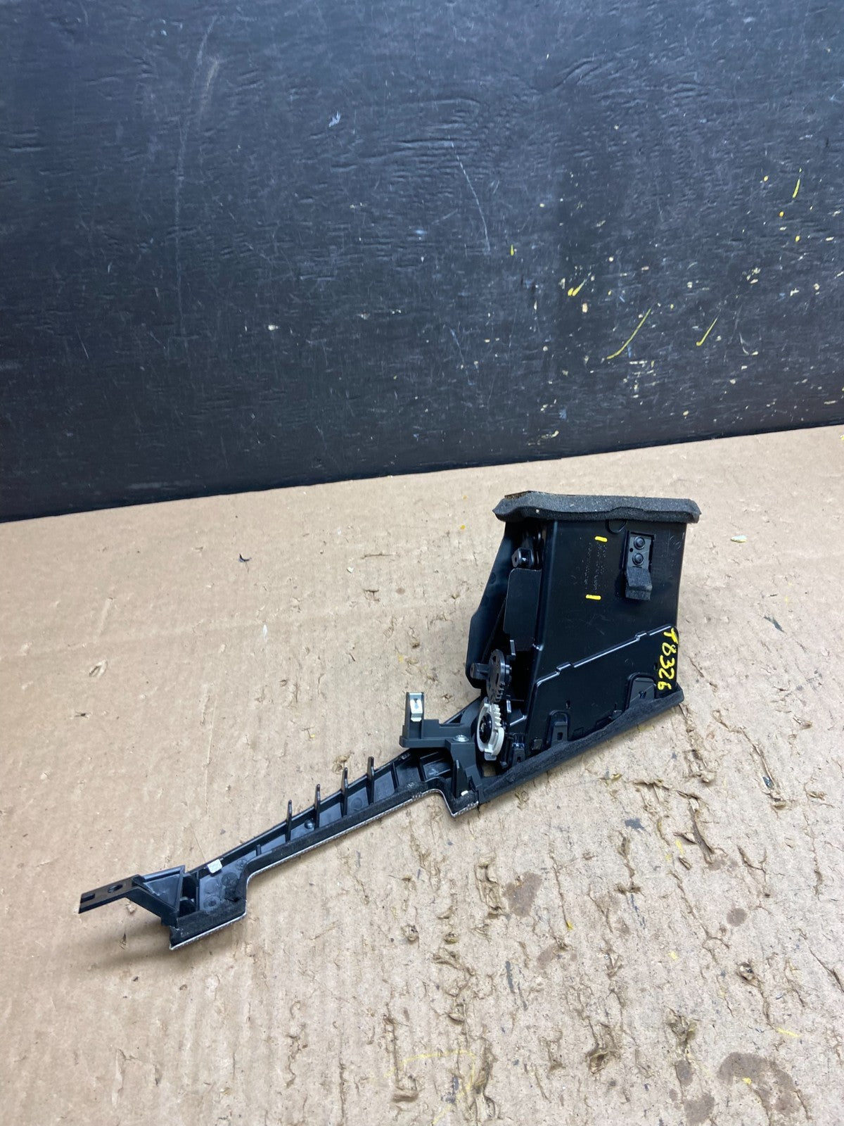 2014-2018 Infiniti Q50 Right Passenger Center Dash Air AC A/C Vent Oem T8326 DG4