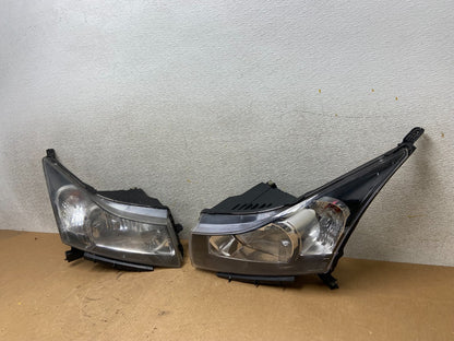 2011 to 2015 Chevrolet Cruze Halogen Left+Right Set Headlights Z7066 DW1