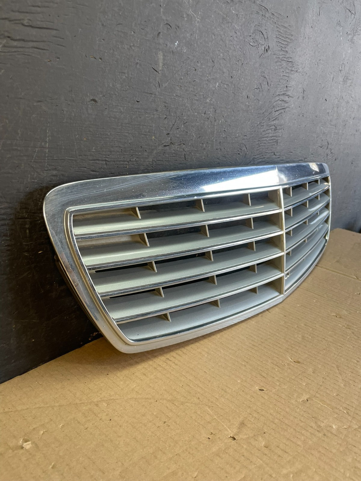 2003 to 2006 Mercedes Benz E-Class Front Upper Grill Grille ae3721 DG2
