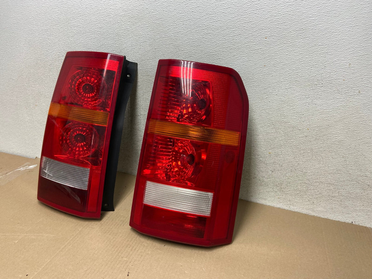 2005 - 2009 Land Rover LR3 Left+Right Side Tail Lights AH6674 LK2