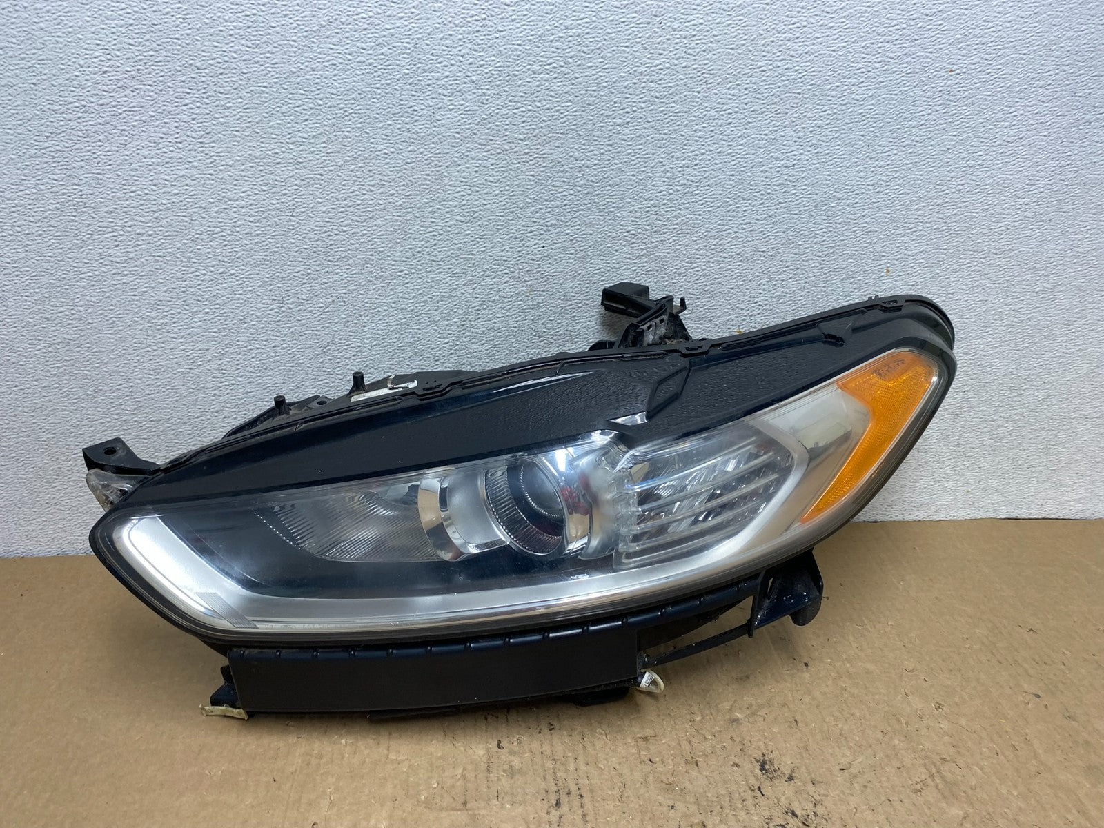 2013 to 2016 Ford Fusion Left Driver Lh Side Headlight AG3243 DW0
