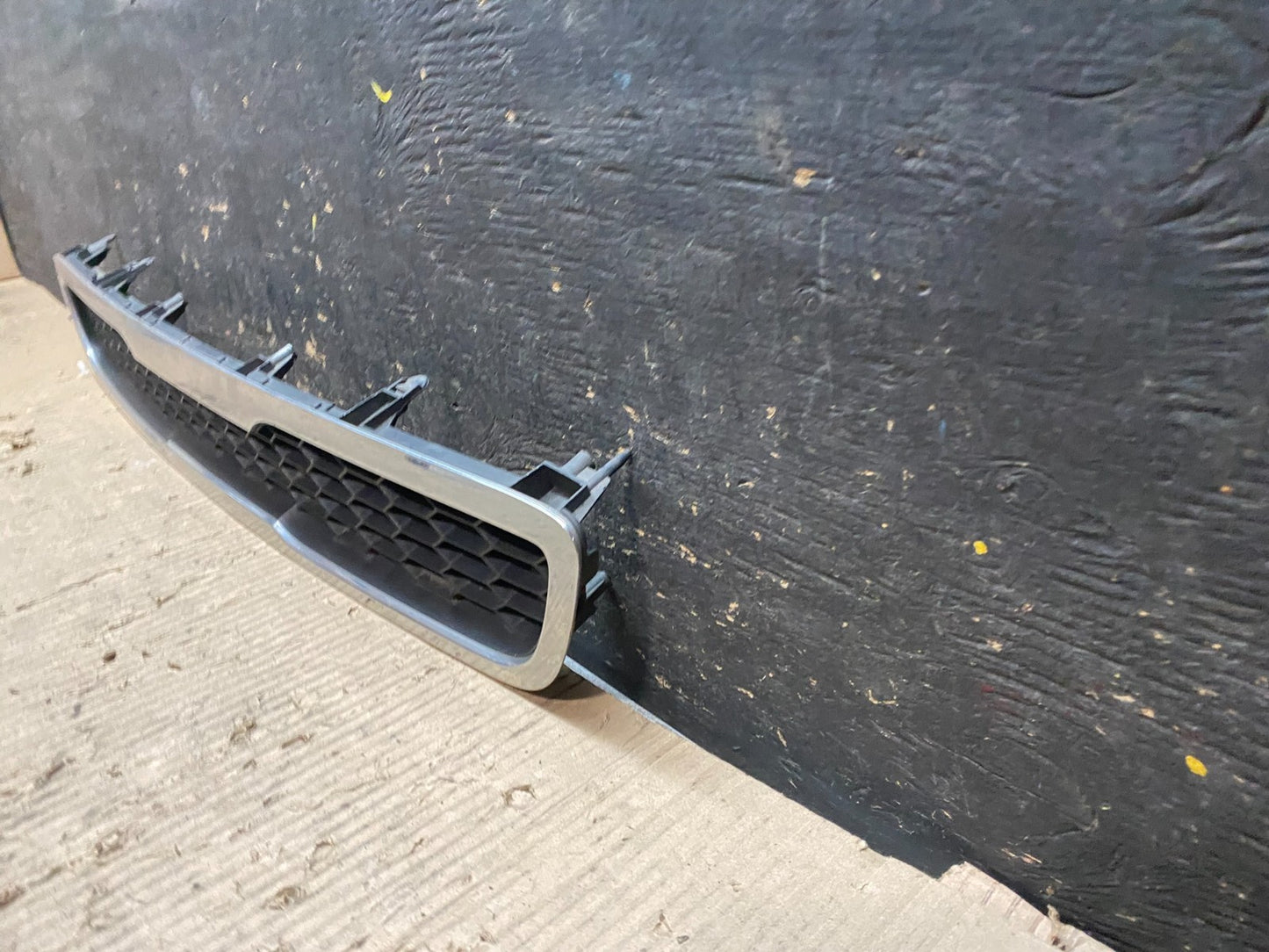 2010 to 2011 Kia Soul Upper Front Upper Engine Radiator Grill Grille V4407 DG1