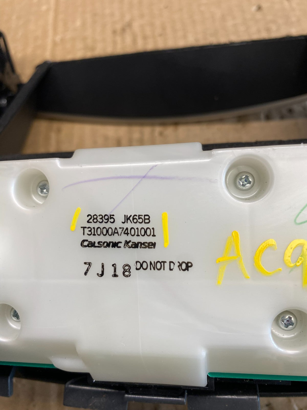 2007 to 2010 Infiniti G35 G37 Radio Player Climate Control Panel Bezel AC9602 DG5