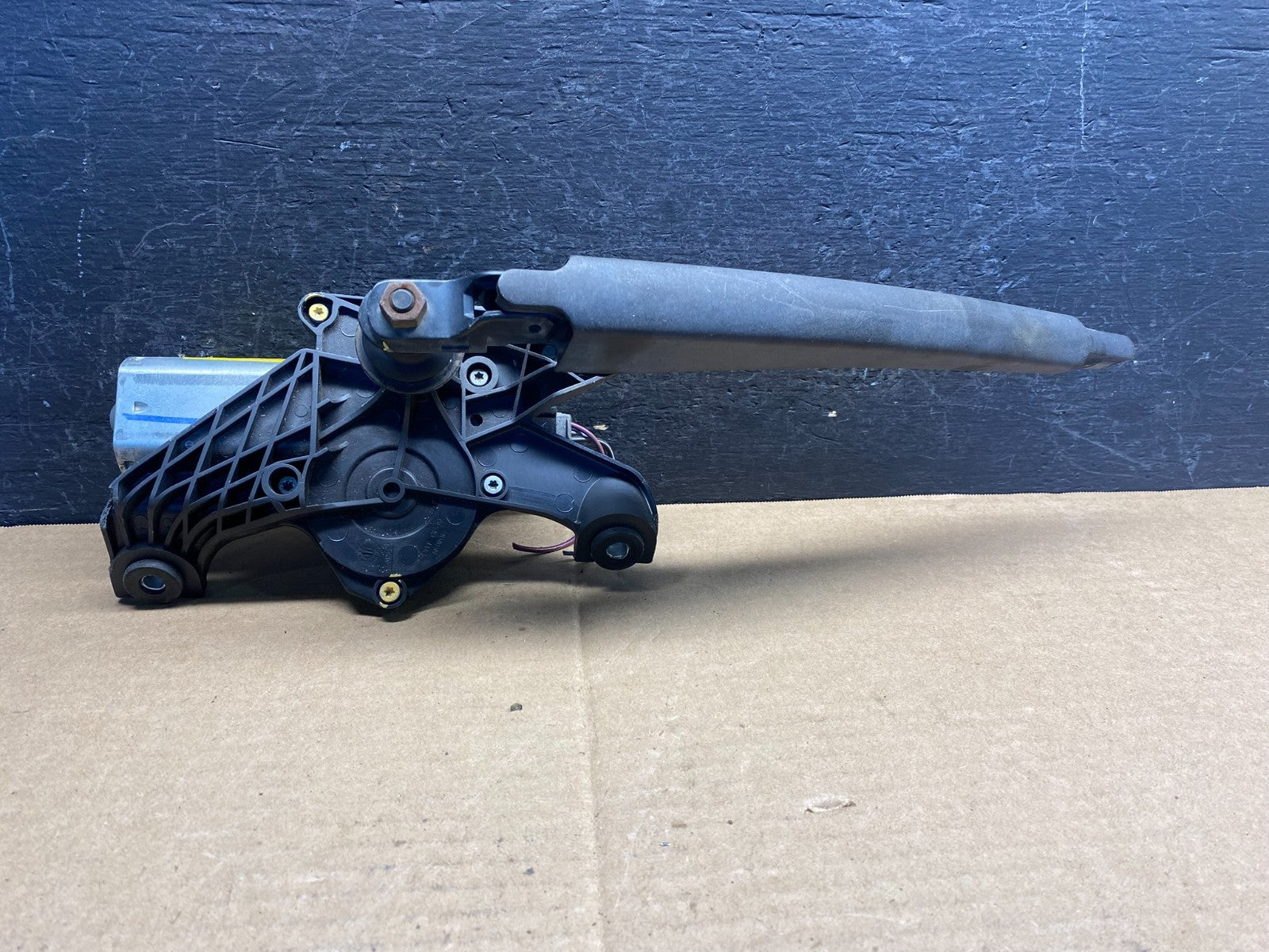 2011 to 2014 Ford Edge Licnoln MKX Rear Windshield Wiper Motor AE8259 DG0