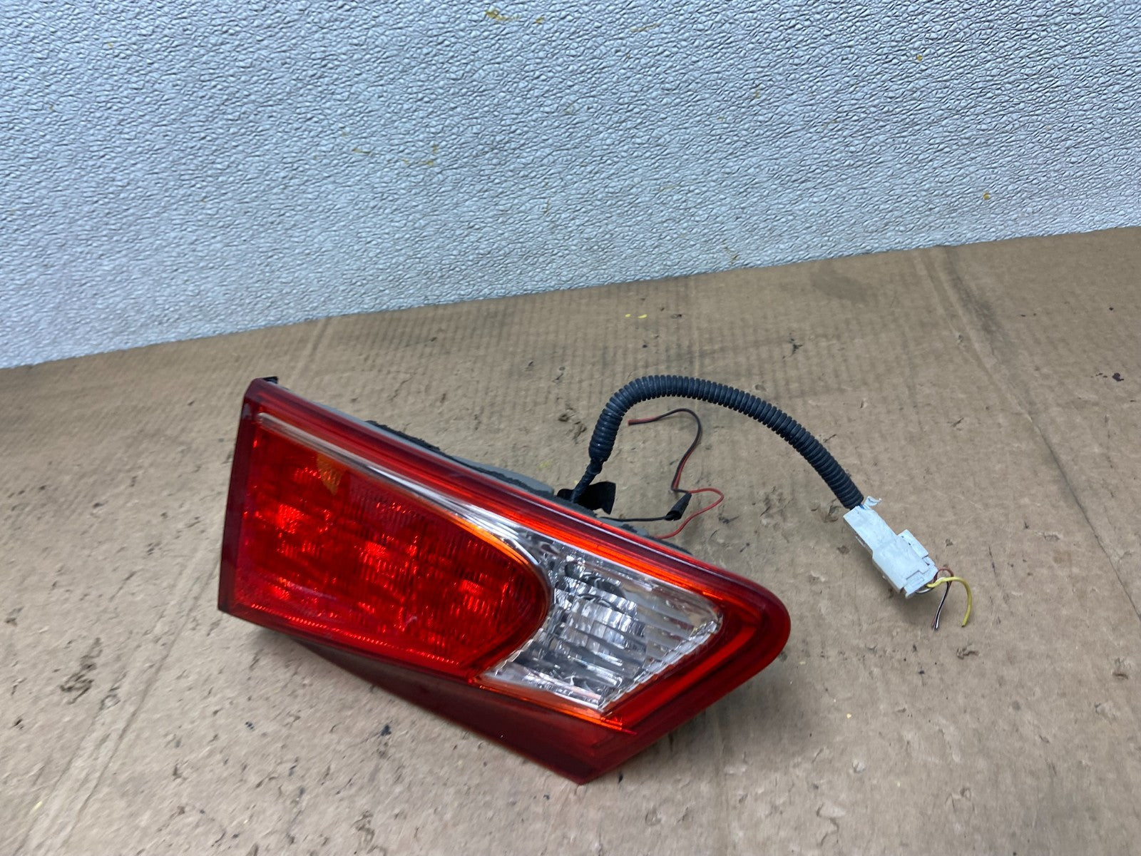 2009 - 2010 Lexus Is250 Is350 Right Passenger RH Inner Tail Light Oem AA7071 DW1