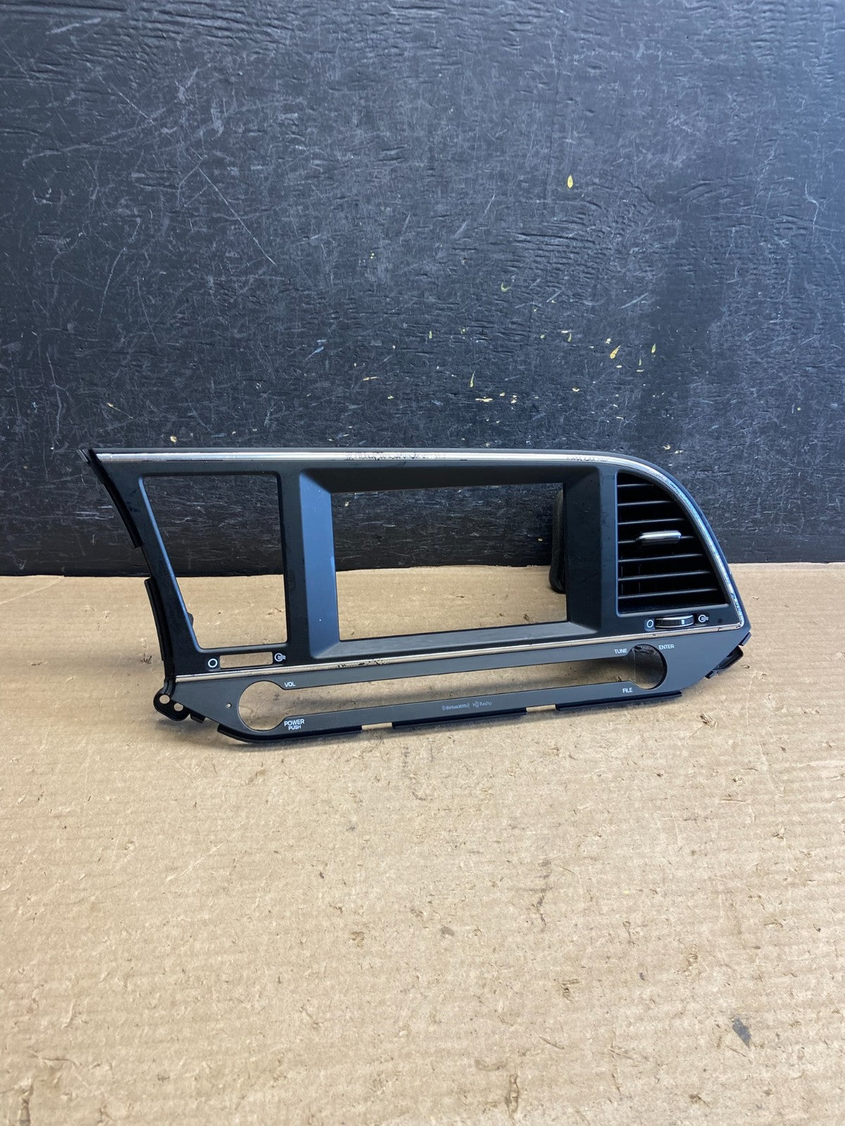 2017-2019 Hyundai Elantra Center Radio Climate Control Air Vent Bezel AH5155 DG0
