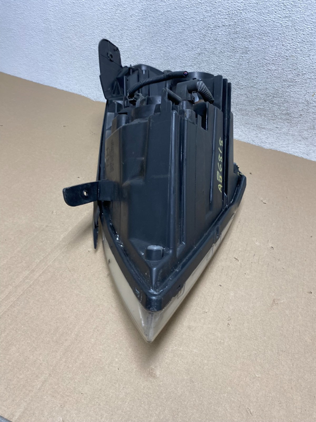 2007 - 2010 Hyundai Entourage Right Passenger Halogen Headlight AG6818 DW9