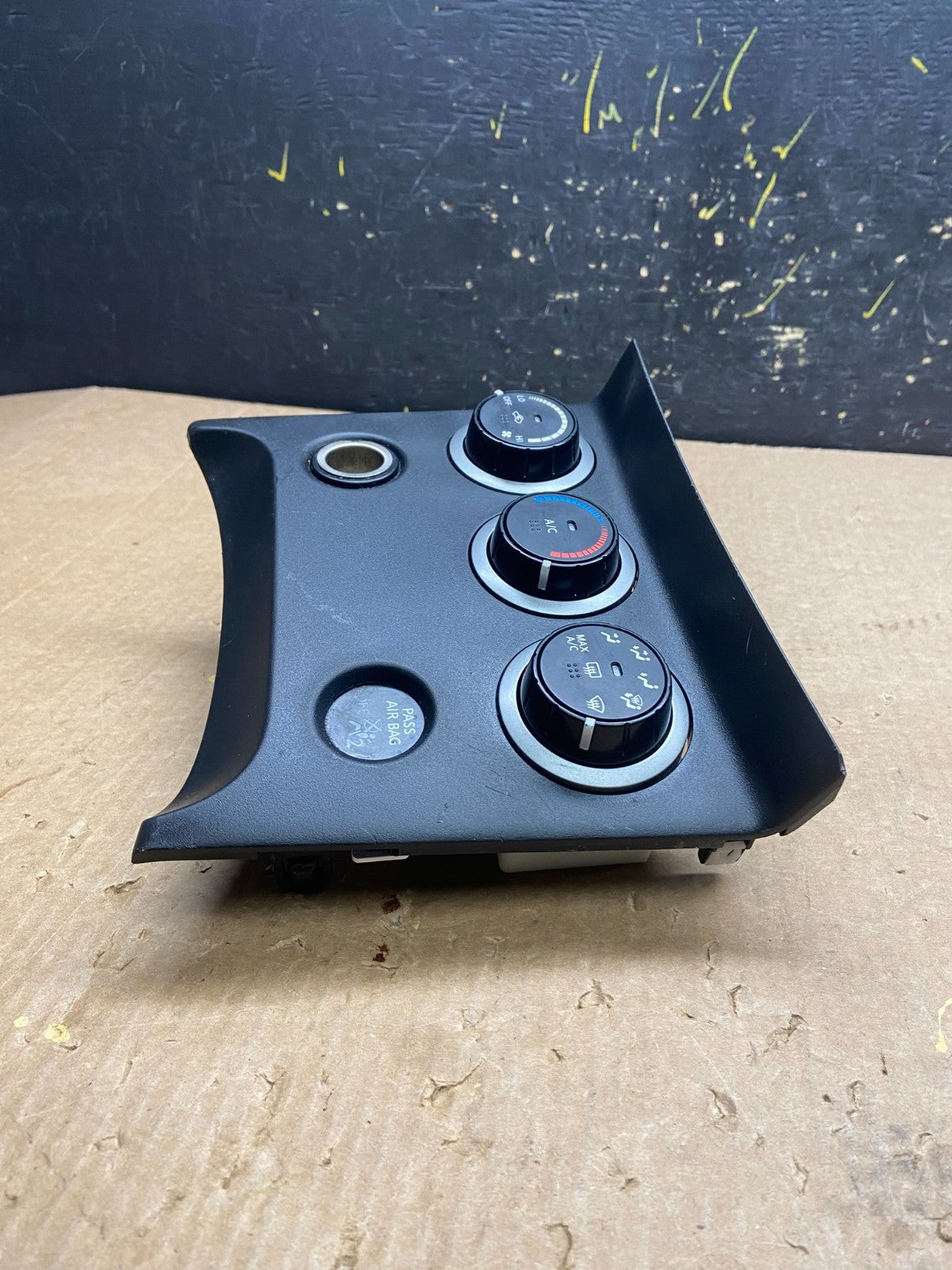 2011 to 2015 Nissan Rogue Heater Temperature AC Climate Control OEM Z4193 DG2