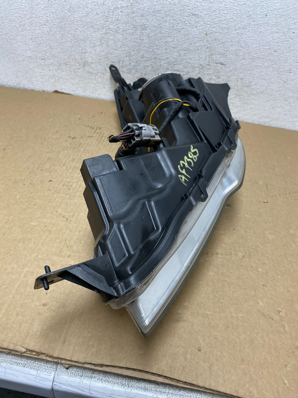 2010-2012 Subaru Legacy Outback Right Passenger Headlight AF7385 DW8